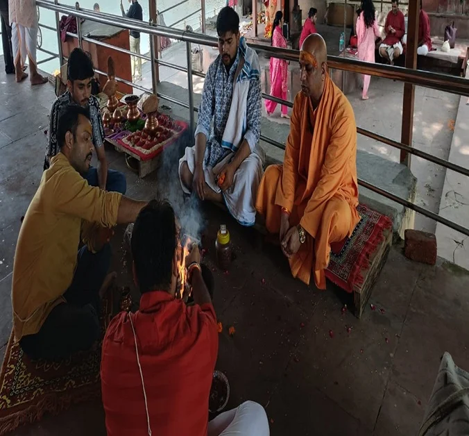 मंगल दोष निवारण हवन - अग्नि में आहुति